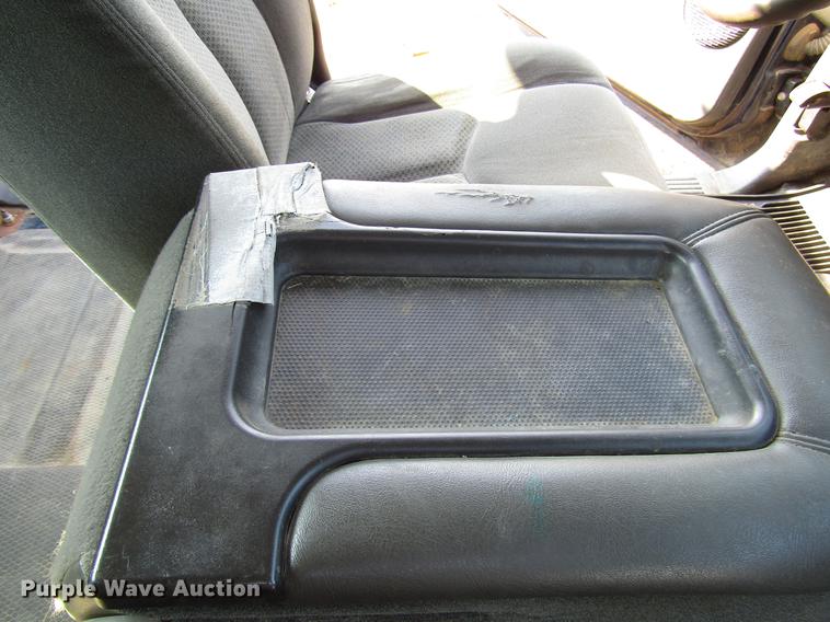 image for item DD4362 2005 Chevrolet Silverado 2500HD Ext. Cab utility bed pickup truck