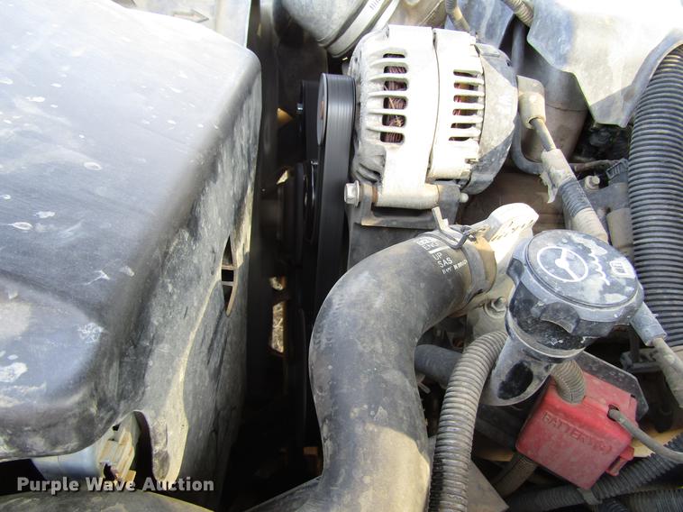 image for item DD4362 2005 Chevrolet Silverado 2500HD Ext. Cab utility bed pickup truck