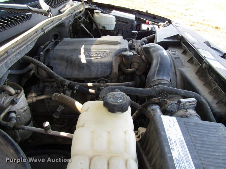 image for item DD4362 2005 Chevrolet Silverado 2500HD Ext. Cab utility bed pickup truck