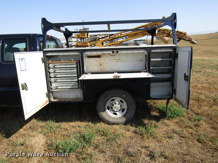 image for item DD4362 2005 Chevrolet Silverado 2500HD Ext. Cab utility bed pickup truck