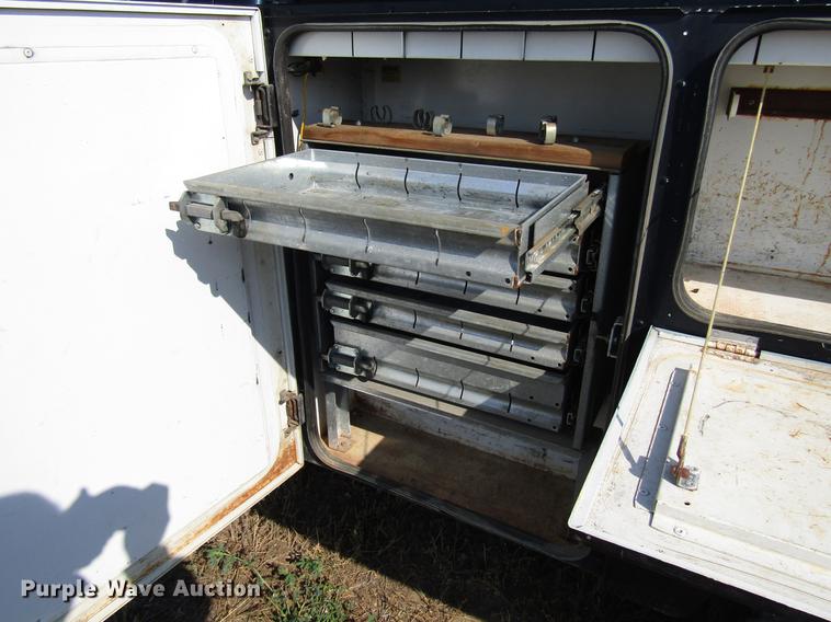 image for item DD4362 2005 Chevrolet Silverado 2500HD Ext. Cab utility bed pickup truck