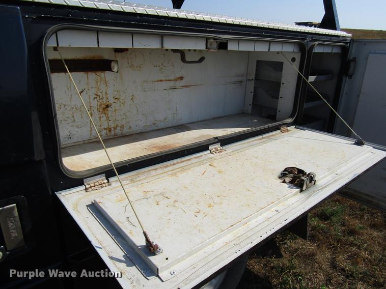 image for item DD4362 2005 Chevrolet Silverado 2500HD Ext. Cab utility bed pickup truck