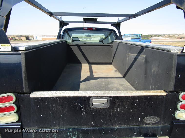 image for item DD4362 2005 Chevrolet Silverado 2500HD Ext. Cab utility bed pickup truck