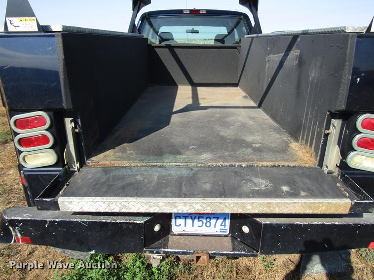 image for item DD4362 2005 Chevrolet Silverado 2500HD Ext. Cab utility bed pickup truck