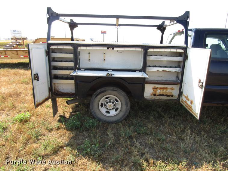 image for item DD4362 2005 Chevrolet Silverado 2500HD Ext. Cab utility bed pickup truck