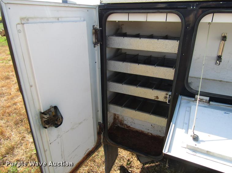 image for item DD4362 2005 Chevrolet Silverado 2500HD Ext. Cab utility bed pickup truck