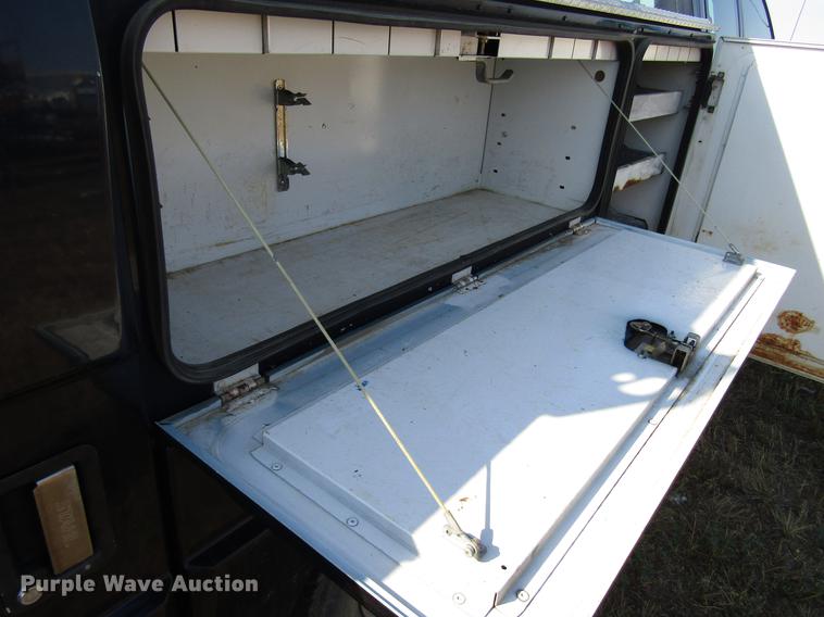 image for item DD4362 2005 Chevrolet Silverado 2500HD Ext. Cab utility bed pickup truck