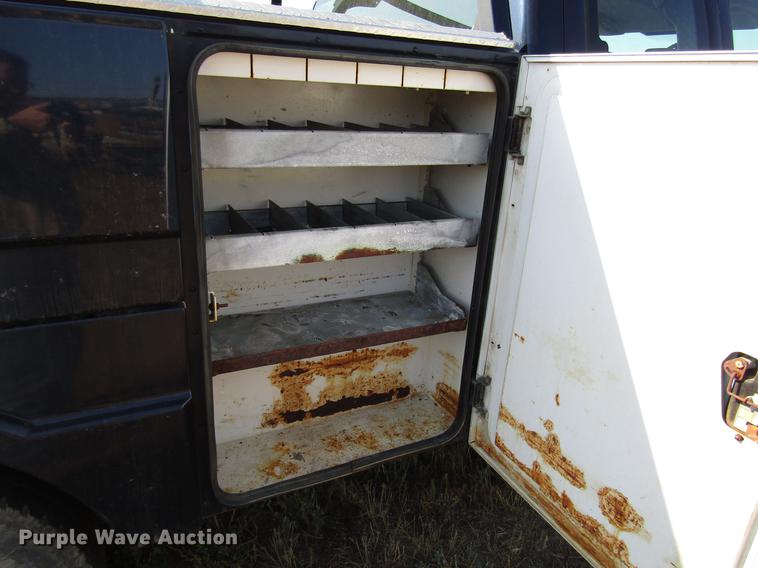 image for item DD4362 2005 Chevrolet Silverado 2500HD Ext. Cab utility bed pickup truck