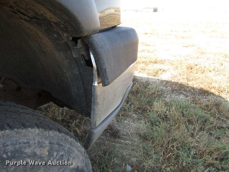 image for item DD4362 2005 Chevrolet Silverado 2500HD Ext. Cab utility bed pickup truck