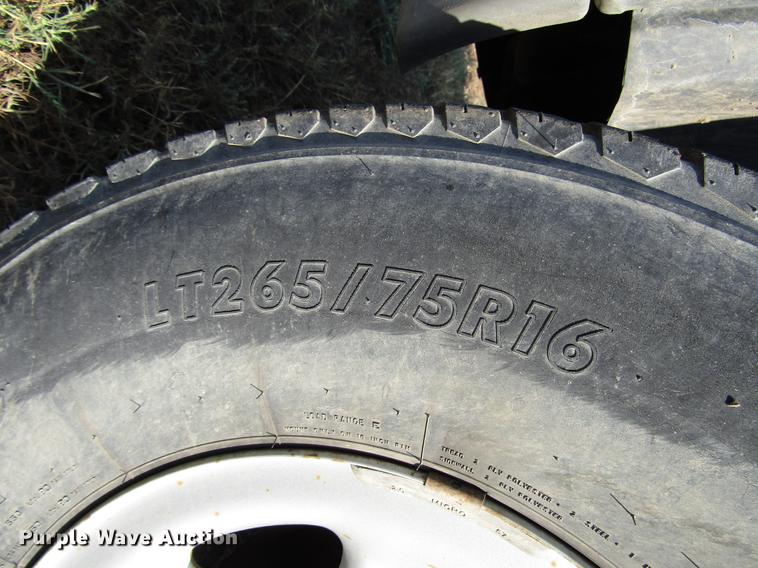 image for item DD4362 2005 Chevrolet Silverado 2500HD Ext. Cab utility bed pickup truck