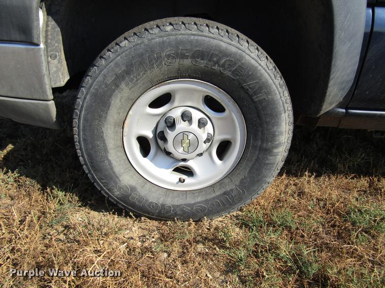 image for item DD4362 2005 Chevrolet Silverado 2500HD Ext. Cab utility bed pickup truck