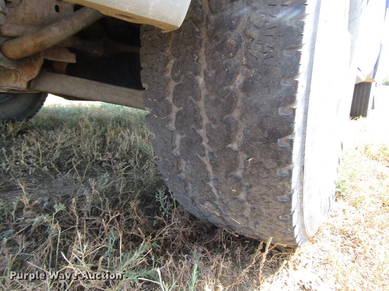 image for item DD4362 2005 Chevrolet Silverado 2500HD Ext. Cab utility bed pickup truck