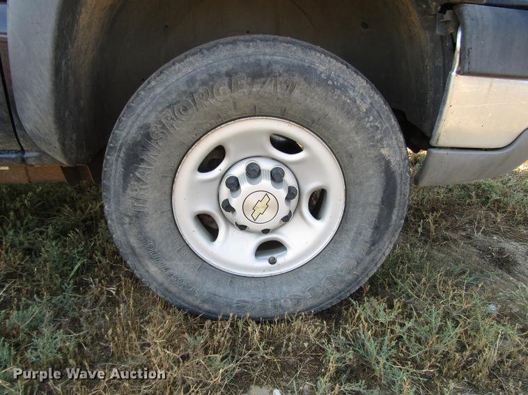 image for item DD4362 2005 Chevrolet Silverado 2500HD Ext. Cab utility bed pickup truck