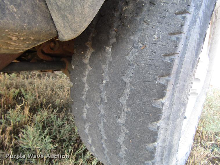 image for item DD4362 2005 Chevrolet Silverado 2500HD Ext. Cab utility bed pickup truck