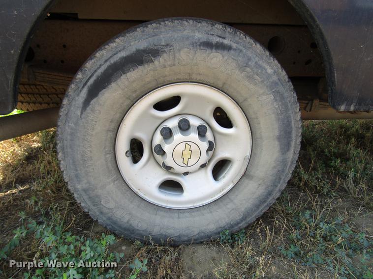 image for item DD4362 2005 Chevrolet Silverado 2500HD Ext. Cab utility bed pickup truck