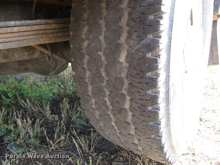 image for item DD4362 2005 Chevrolet Silverado 2500HD Ext. Cab utility bed pickup truck