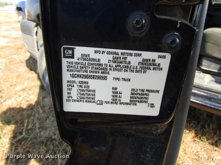 image for item DD4362 2005 Chevrolet Silverado 2500HD Ext. Cab utility bed pickup truck