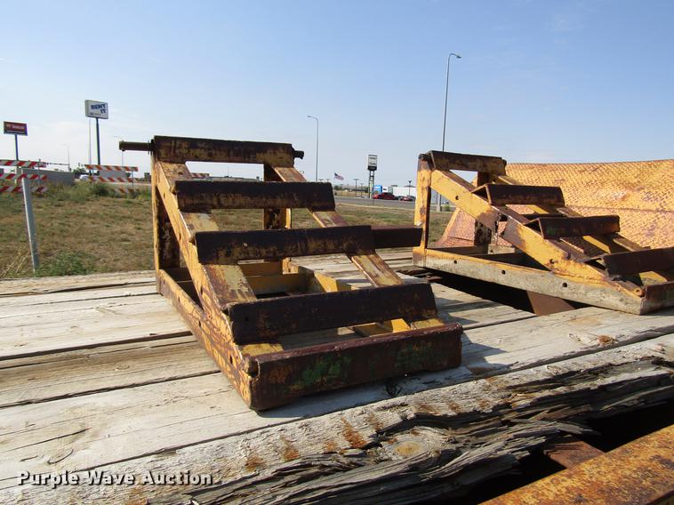 image for item DD4363 1960 Hyster R6TL7T1W drop deck equipment trailer