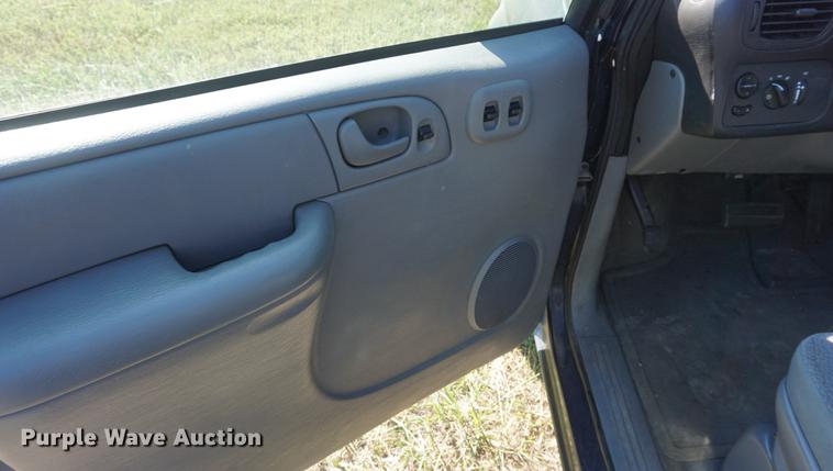 image for item DD6540 2005 Dodge Grand Caravan van