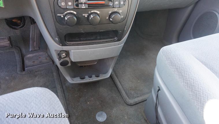 image for item DD6540 2005 Dodge Grand Caravan van