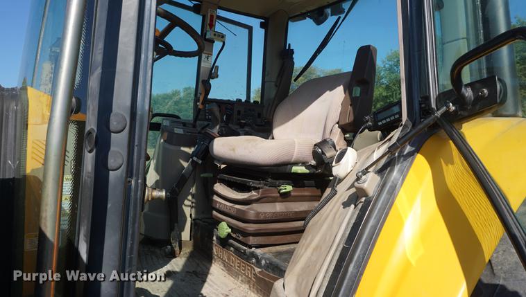 image for item DD6547 2002 John Deere 6420 tractor