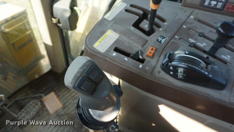 image for item DD6547 2002 John Deere 6420 tractor