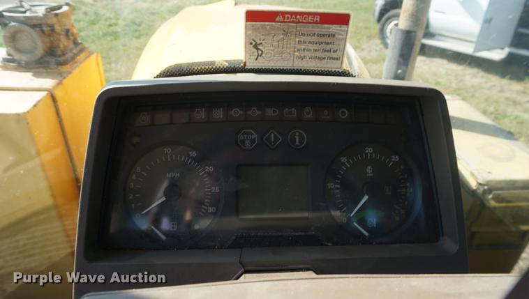 image for item DD6547 2002 John Deere 6420 tractor