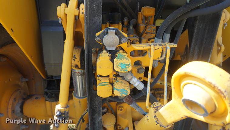 image for item DD6547 2002 John Deere 6420 tractor