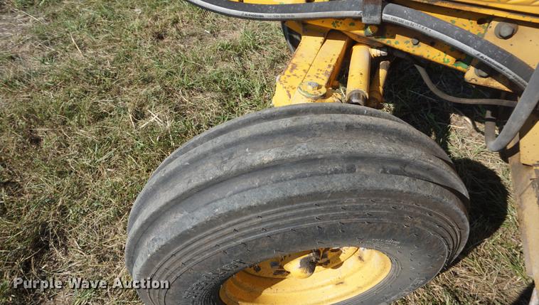 image for item DD6547 2002 John Deere 6420 tractor