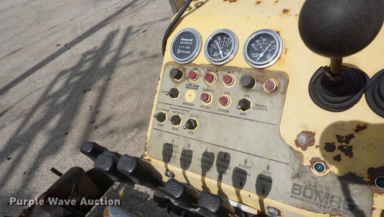 image for item DD6565 2009 Bomag BF815 paver