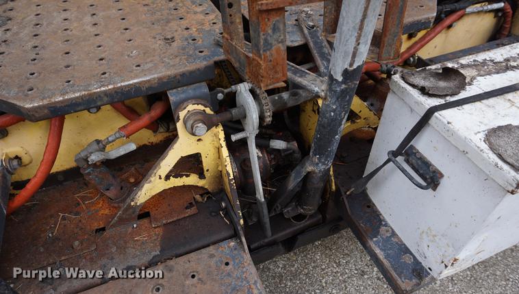 image for item DD6565 2009 Bomag BF815 paver