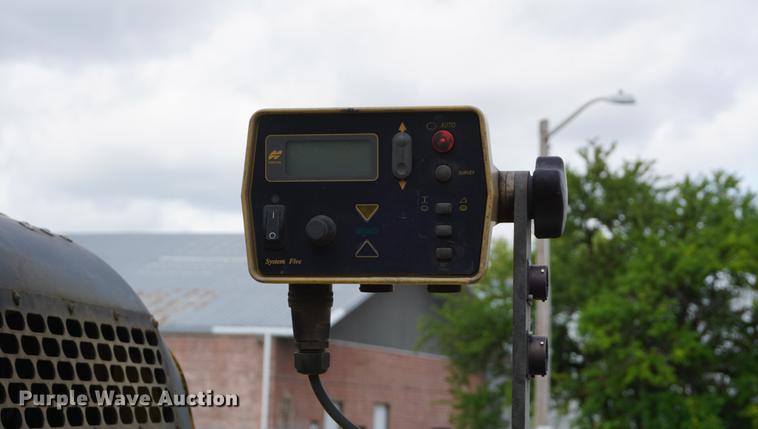 image for item DD6565 2009 Bomag BF815 paver