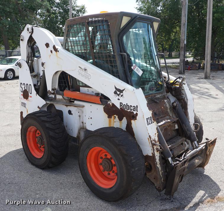 image for item DD6566 2005 Bobcat S300 skid steer