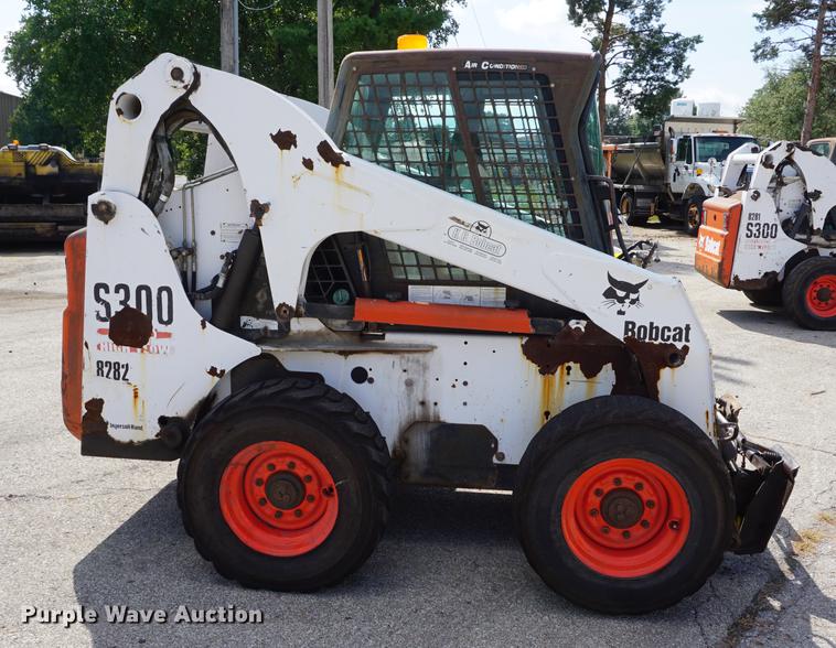 image for item DD6566 2005 Bobcat S300 skid steer