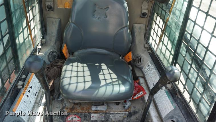 image for item DD6566 2005 Bobcat S300 skid steer