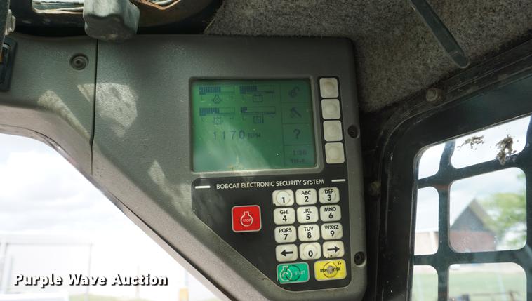 image for item DD6566 2005 Bobcat S300 skid steer