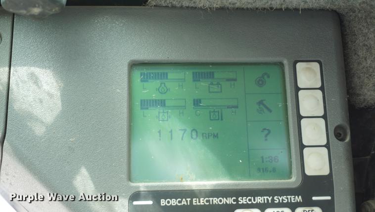 image for item DD6566 2005 Bobcat S300 skid steer