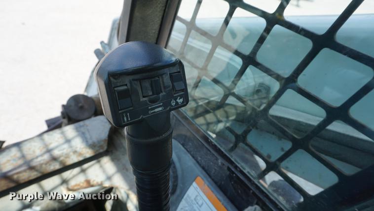 image for item DD6566 2005 Bobcat S300 skid steer