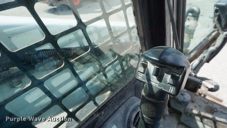image for item DD6566 2005 Bobcat S300 skid steer