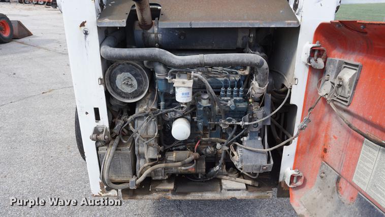image for item DD6566 2005 Bobcat S300 skid steer