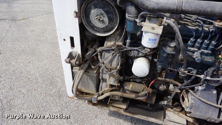 image for item DD6566 2005 Bobcat S300 skid steer