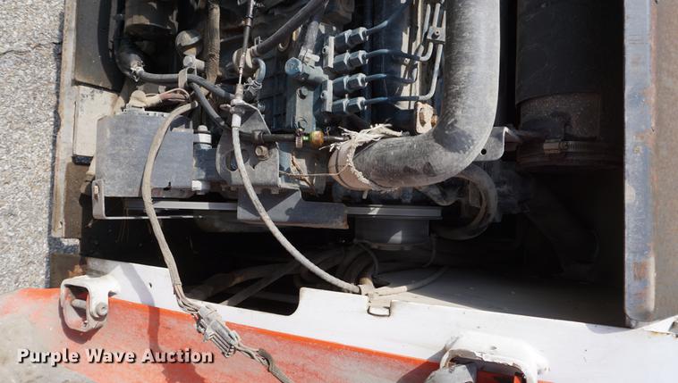 image for item DD6566 2005 Bobcat S300 skid steer
