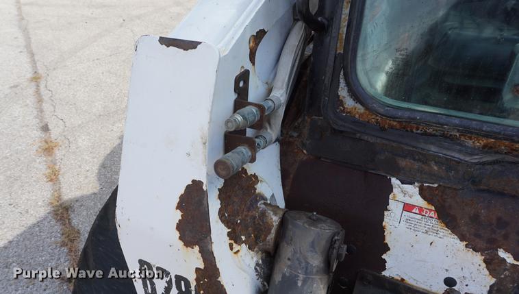image for item DD6566 2005 Bobcat S300 skid steer