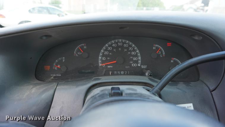 image for item DD6567 2002 Ford F150 pickup truck