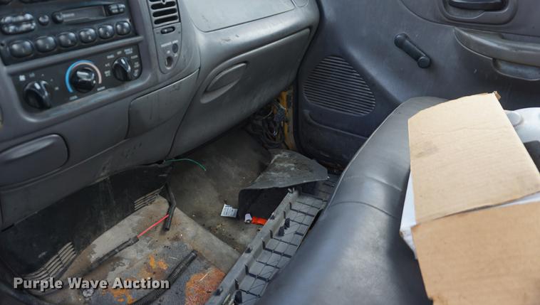 image for item DD6567 2002 Ford F150 pickup truck