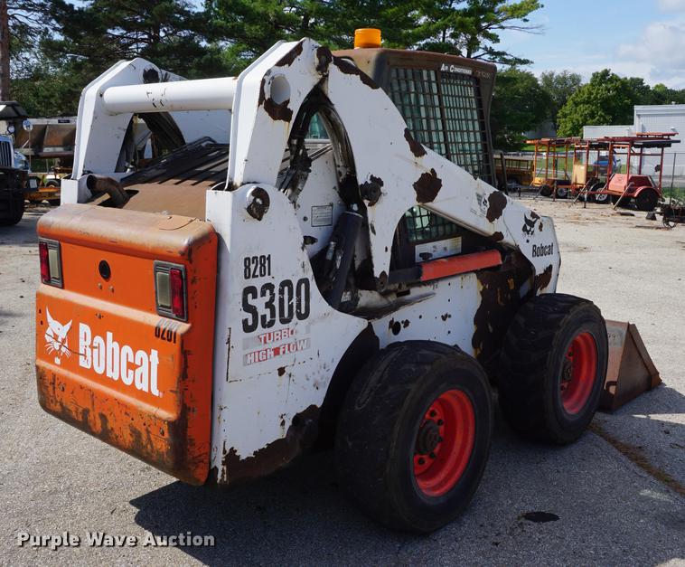 image for item DD6571 2004 Bobcat S300 skid steer