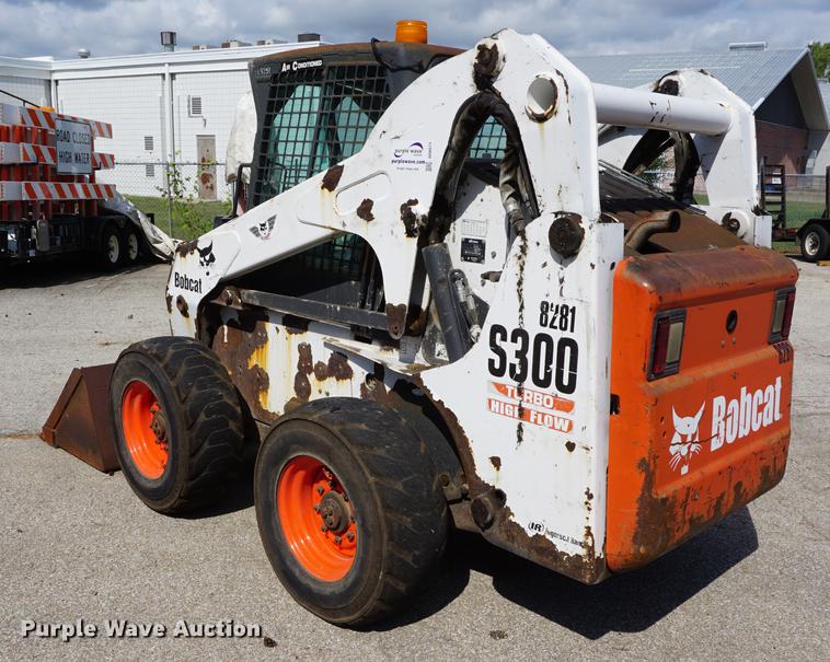 image for item DD6571 2004 Bobcat S300 skid steer