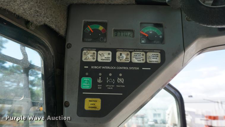 image for item DD6571 2004 Bobcat S300 skid steer