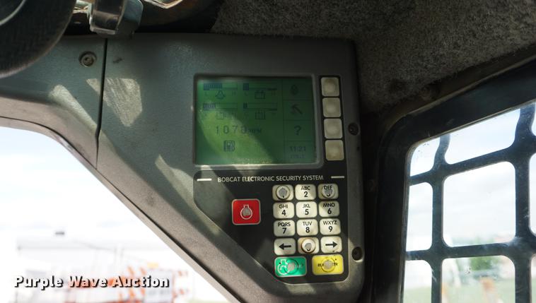 image for item DD6571 2004 Bobcat S300 skid steer