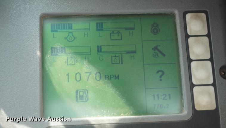 image for item DD6571 2004 Bobcat S300 skid steer